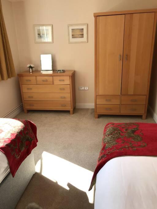 Lovely Two Bedroom Bungalow With Hot Tub Yeovil Exterior foto